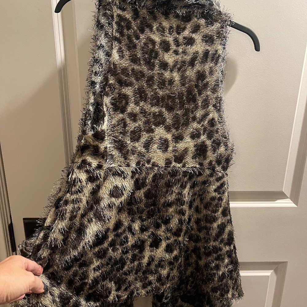 Atmosphere snow leopard size large vest - Picture 3 of 3